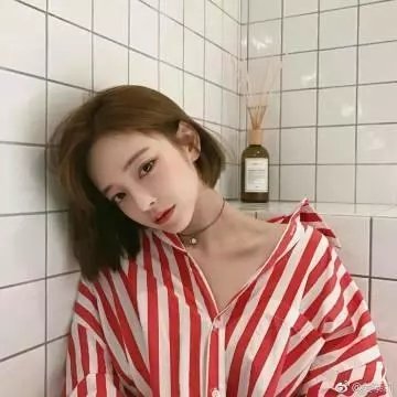 穿盔甲的少女